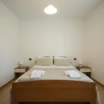 Lakeside 4*
