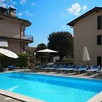 Lakeside 4*