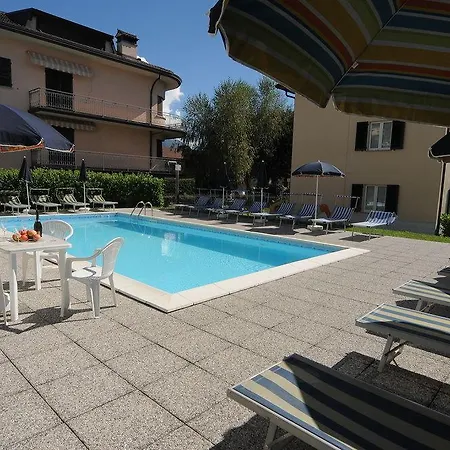 Lakeside 4*