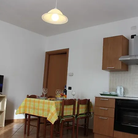 Lakeside Домазо