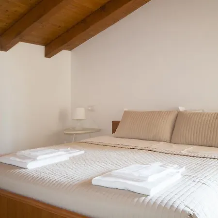 Lakeside Домазо