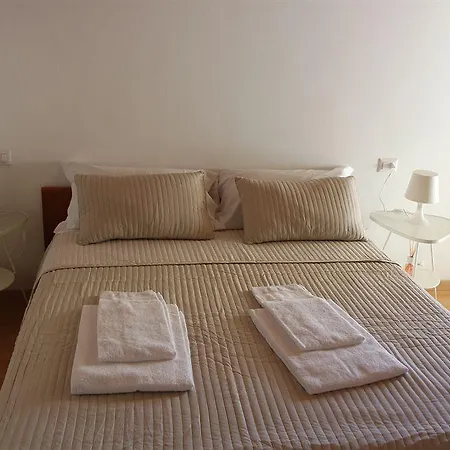 Lakeside Домазо