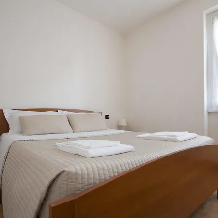 Lakeside Апарт-отель Домазо