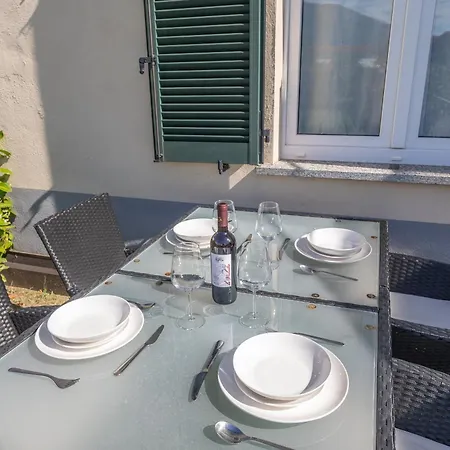 Lakeside Apartahotel