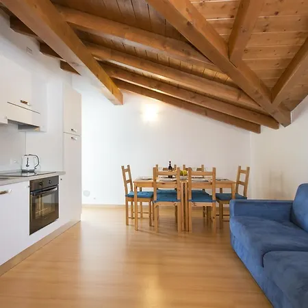 Apartahotel Lakeside 4*